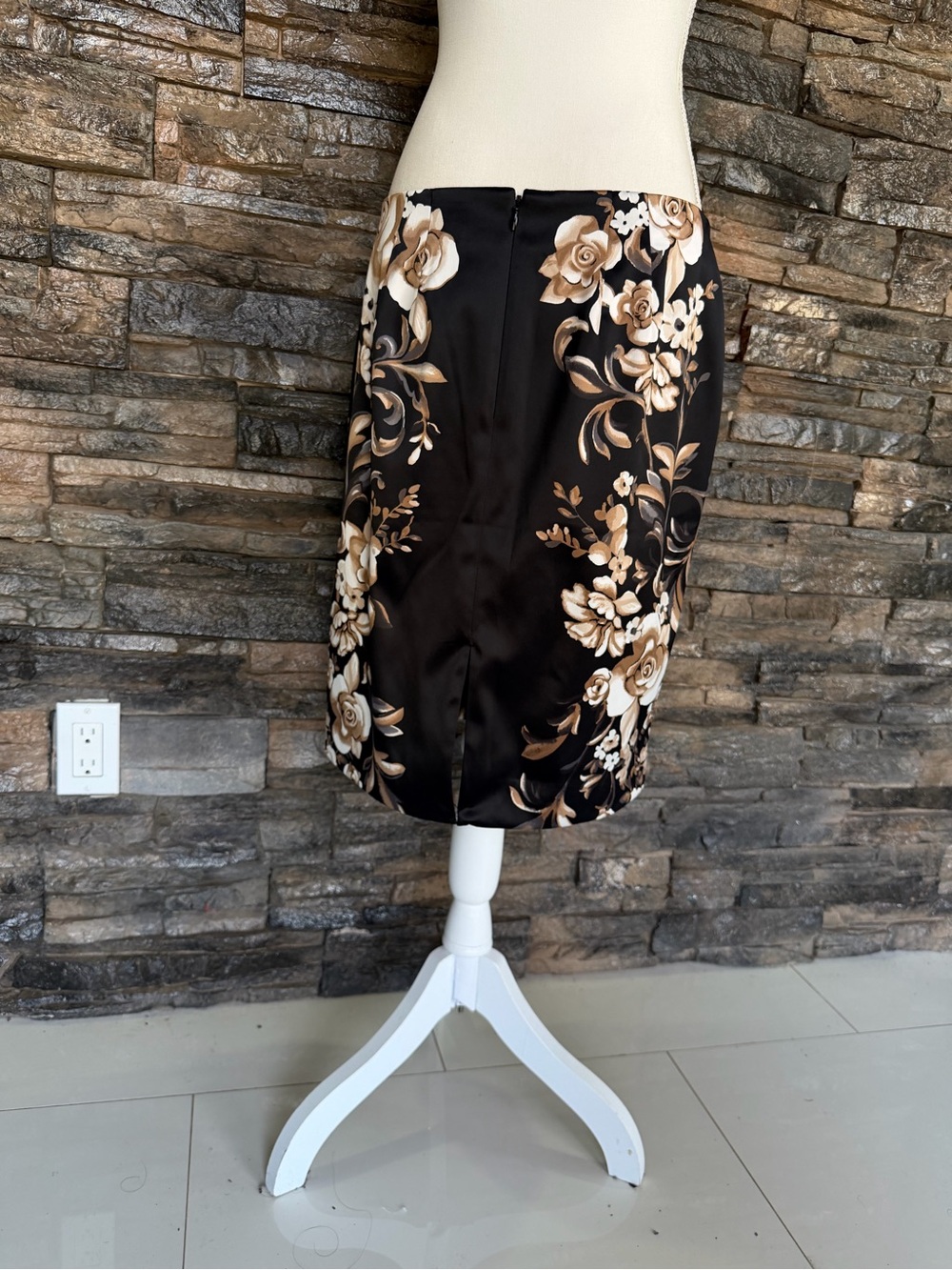 White House Black Market Black Satin Mini Skirt with Beige Floral Print - Picture 8 of 16